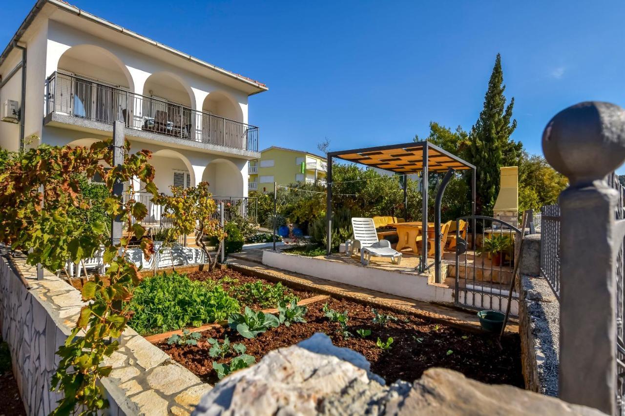 Apartments Milan Рогозница Екстериор снимка