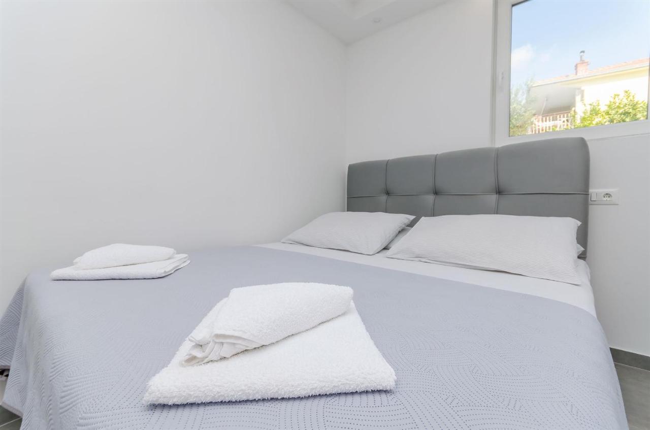 Apartments Milan Рогозница Екстериор снимка