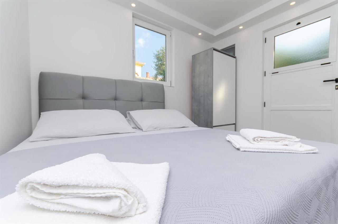 Apartments Milan Рогозница Екстериор снимка