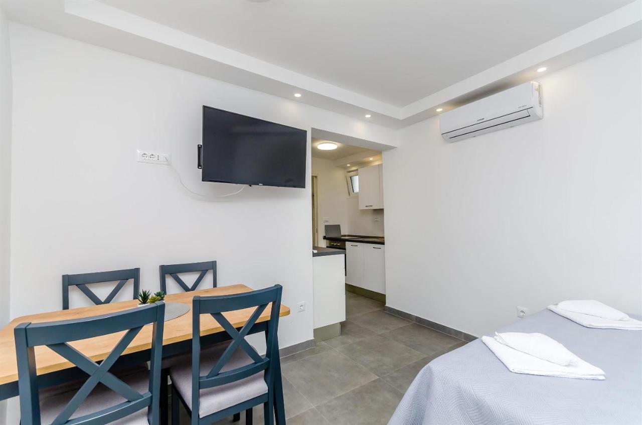 Apartments Milan Рогозница Екстериор снимка