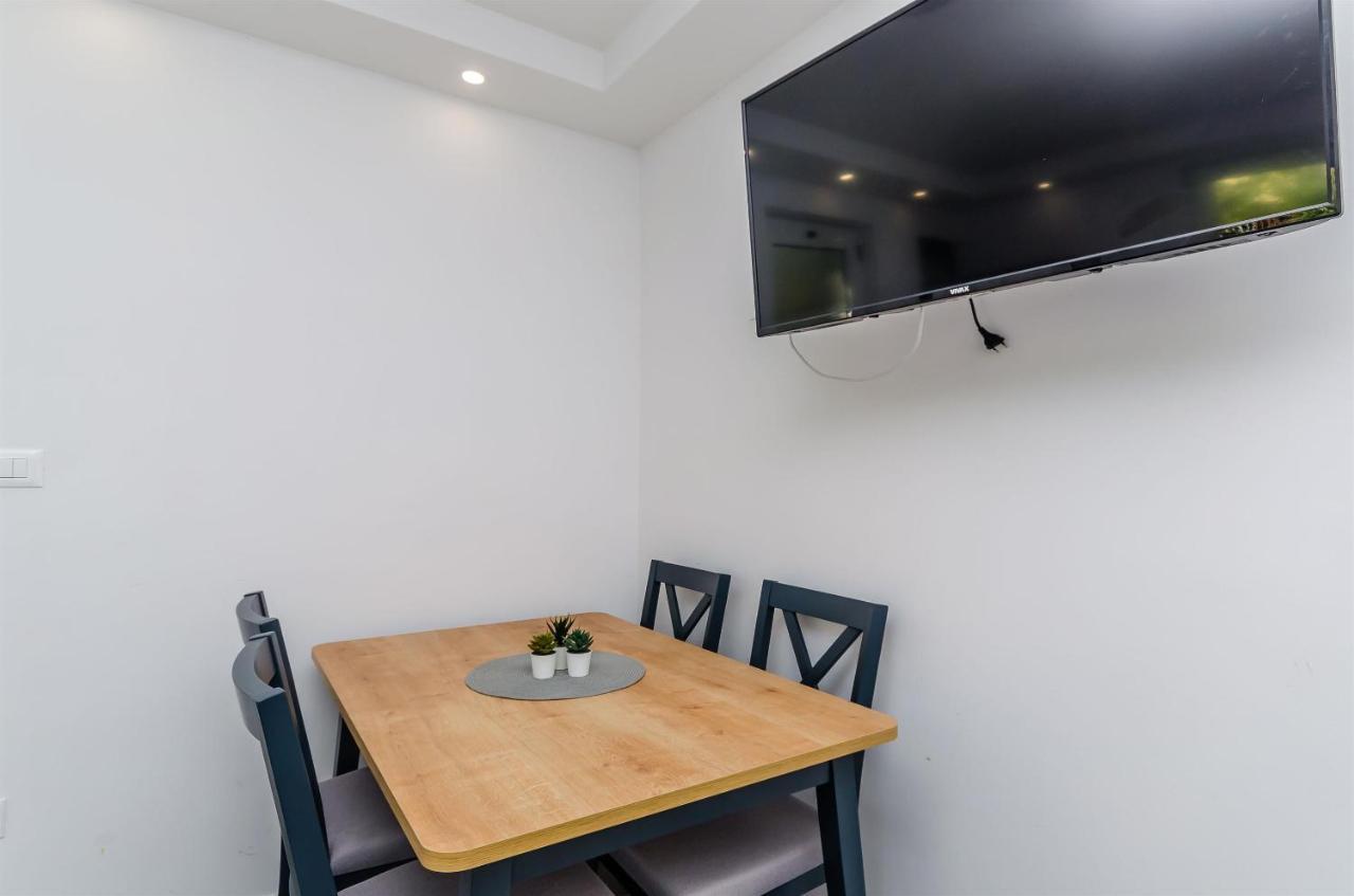 Apartments Milan Рогозница Екстериор снимка