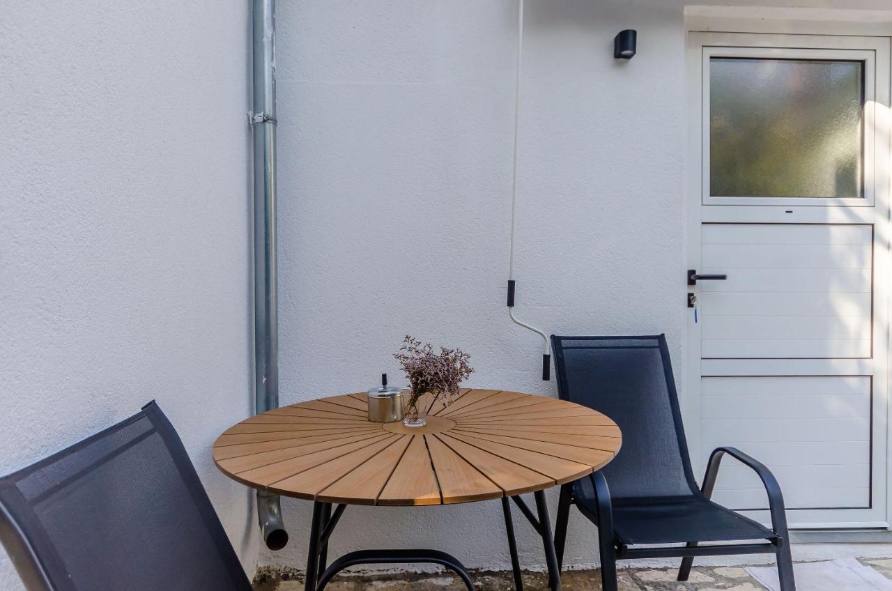 Apartments Milan Рогозница Екстериор снимка