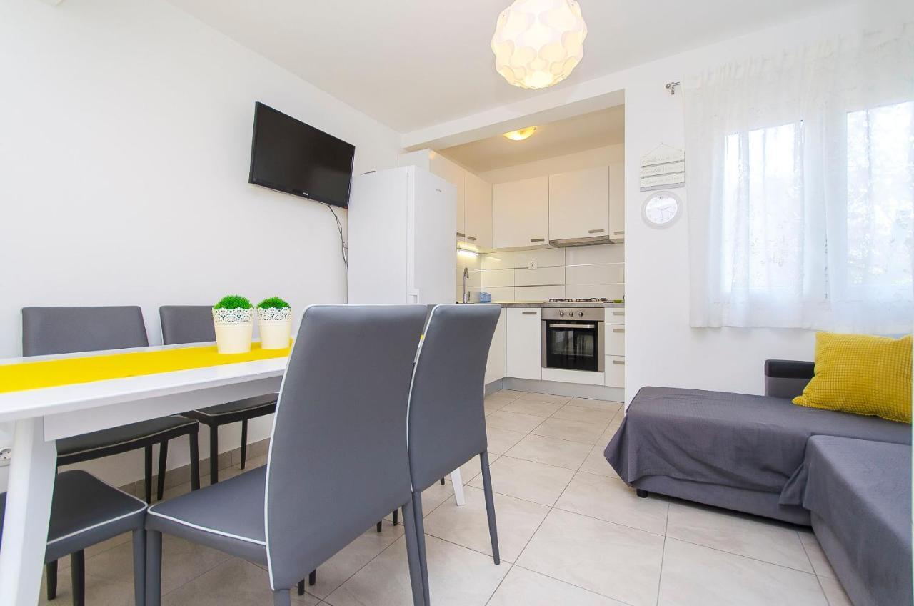 Apartments Milan Рогозница Екстериор снимка