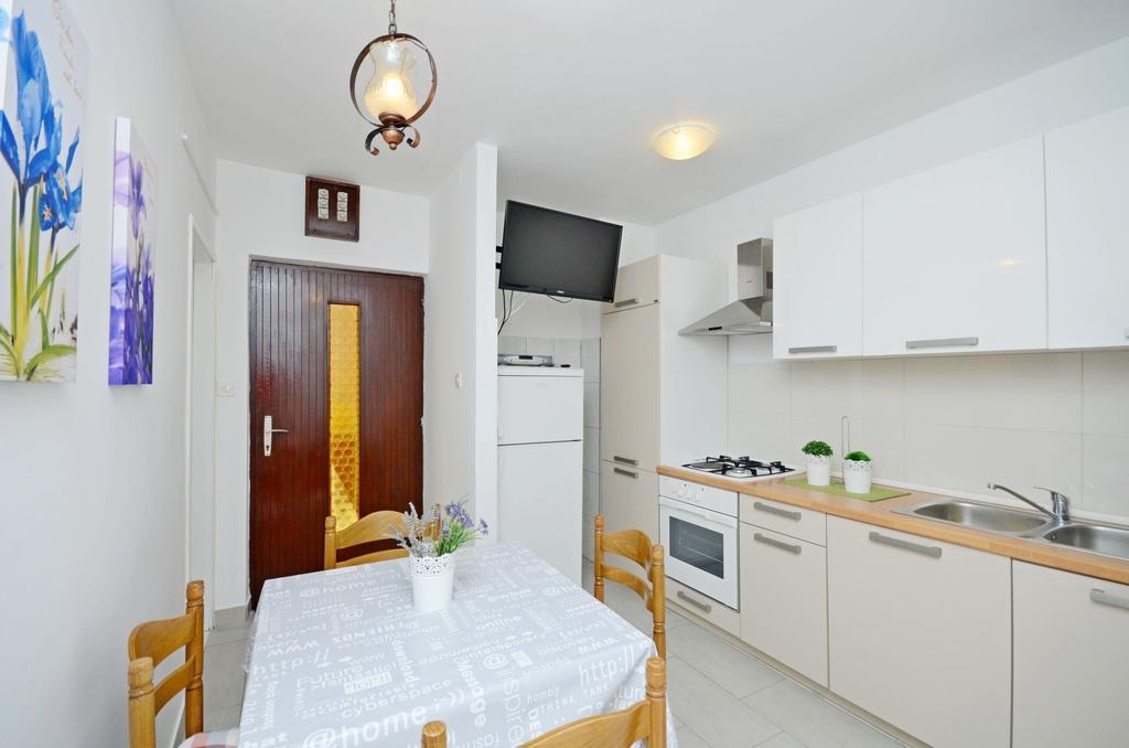 Apartments Milan Рогозница Екстериор снимка