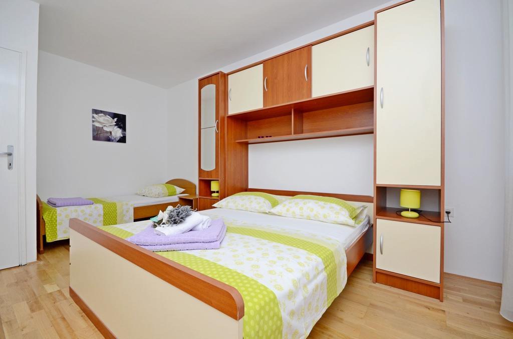 Apartments Milan Рогозница Екстериор снимка