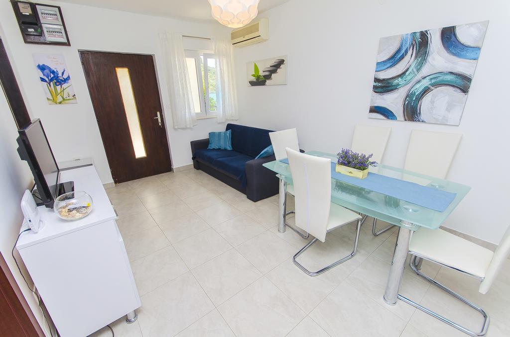 Apartments Milan Рогозница Екстериор снимка
