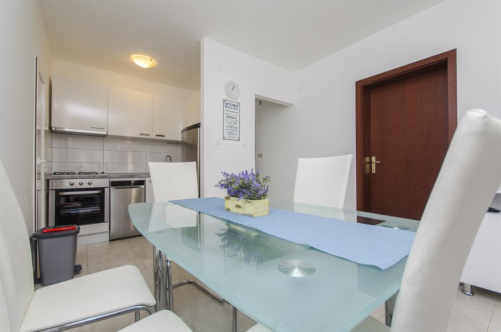 Apartments Milan Рогозница Екстериор снимка
